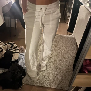 Mjukisbyxor  - Vita Mjukisbyxor från lager 157