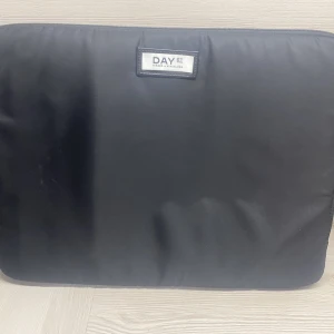 Day et  - Säljer datorfodral. Använt fåtal gånger. 