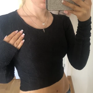 Zara tröja - Croppad zara tröja i storlek S men passar även XS. Aldrig använd 