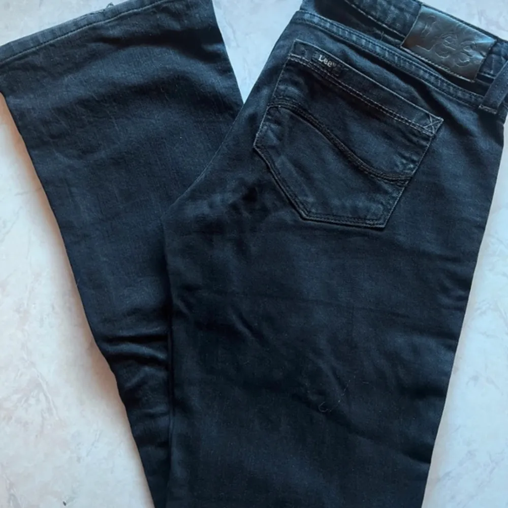 Jätte fina lågmidjade bootcut jeans! säljer för att dom är för korta på mig.. Jeans & Byxor.