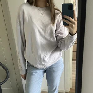 Sweatshirt - En ljuslila oversized sweatshirt ifrån Gina Tricot 💘