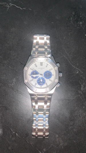 Regal Klocka  - Bra klocka helt nya batterier.