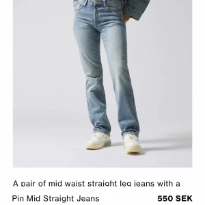 Jeans från weekday💛 - Jeans som är från weekday.⭐️Jeansen är lågmidjade.💜 Säljer dem för 200kr då original priset var 550kr💞Om frågor gällande Jensen kontakta mig i dm!💕