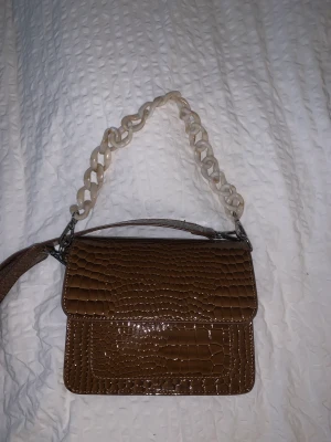 Hvisk - Bra använt skick liten repa på sidan vid fästet