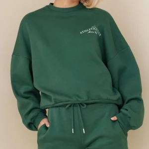 Sweatshirt - Använd men i fint skick, inga hål eller fläckar, slutsåld på hemsidan