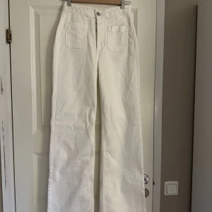 Vida jeans  - Jättefina jeans från bikbok i strl 27, nyskick 
