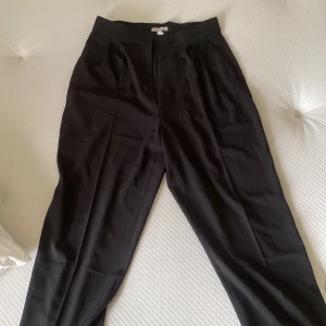 Fina kostymbyxor  - Jätte fina kostymbyxor från hm, använda 1 gång, säljer då dom är för stora