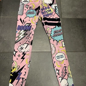 Stronger träningsbyxor - Stronger träningsbyxor strl xs. Sköna träningstights från Stronger.  De är mer klarrosa än de ser ut på bilden. Använda men i fint skick. 