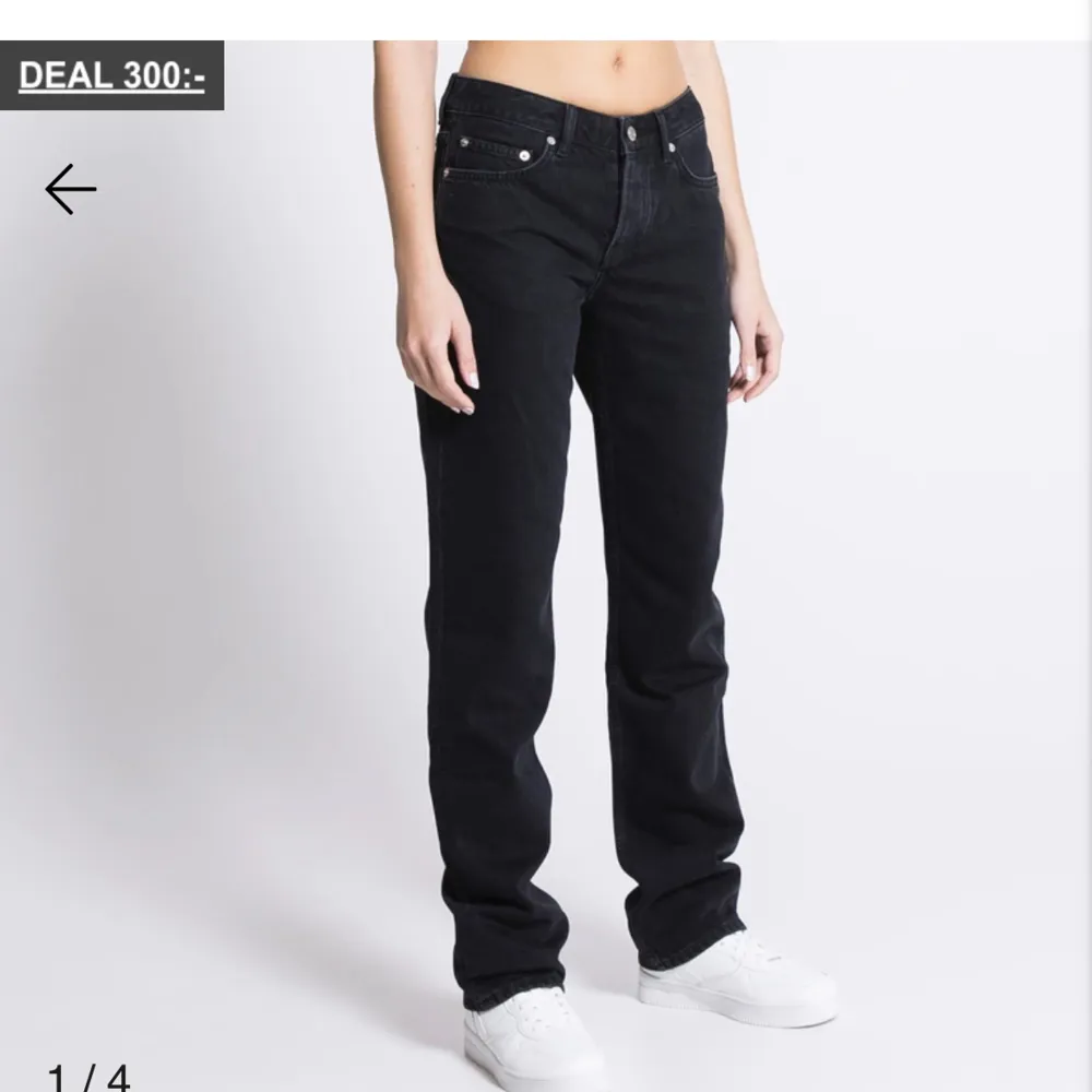 Lågmidjade jeans från lager 157 i modellen icon! Säljer för att dom inte passar men as snygga . Jeans & Byxor.