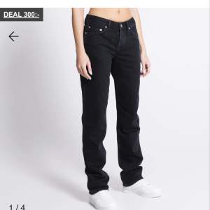 Lågmidjade jeans från lager 157 i modellen icon! Säljer för att dom inte passar men as snygga 