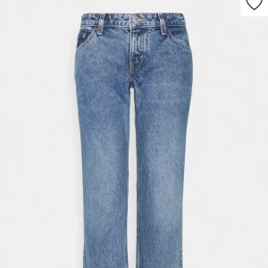 Lågmidjade jeans - Super snygga lågmidjade jeans, straight leg, från weekday💓Använda väldigt få gånger 