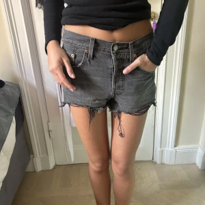 Jeansshorts - Säljer dessa gråa levi’s 501❤️