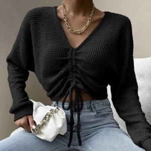 Stickad tröja - En svart stickad tröja, den är i ett väldigt bra skick och är nästan helt oanvänd, inga defekter alls. 