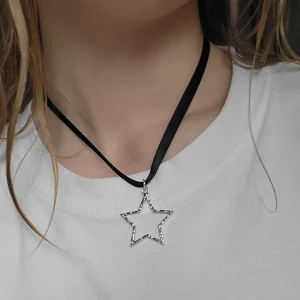 stjärn ribbon halsband - jätte coolt ribbon halsband med en stjärna på 💫