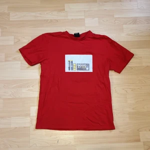 Tres bien t-shirt - T-shirt som jag köpte för 1 år sen men kommer inte till användning, är storlek L men passar som en M