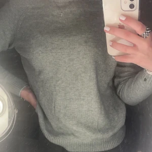 Grön stickad tröja! - säljer mina gröna stickade tröja ifrån ONLY!