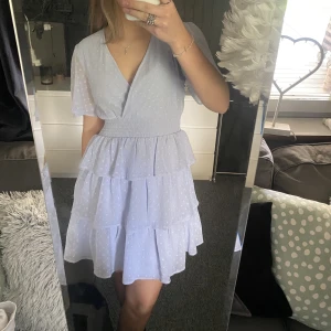 Klänning från Nakd !! - Fin klänning från Nakd i storlek 34 Använd två gånger 300kr+frakt 