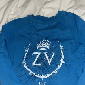 Zadig tröja - Jättefin blå Zadig tröja med så fina detaljer. Inte använd mycket och jättefint skick!