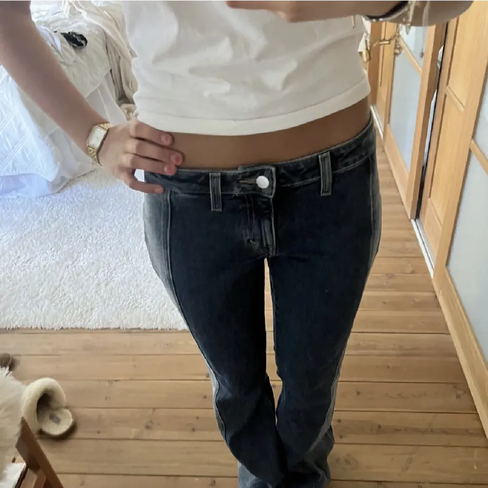 Från weekday, passar storlek 36 ungefär, använda en gång!. Jeans & Byxor.