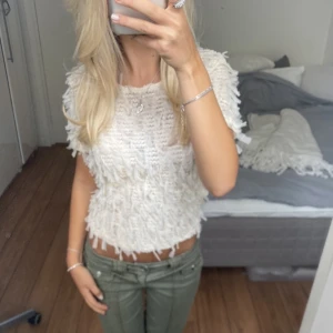 Zara topp - Säljer denna beiga zara topp. Har du någon fråga är det bara att höra av dig🫶🏻