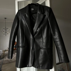 Skinnkavaj  - Använd fåtal gånger. 