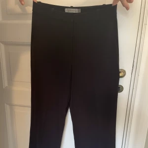 Kostymbyxor - Svarta vintage kostymbyxor, aldrig använda⭐️