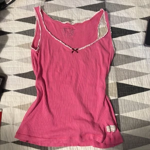 Odd Molly - Säljer detta söta linnet från oddmolly för de passar inte mig längre💗  Köp gärna med köp nu! Och kolla Bio