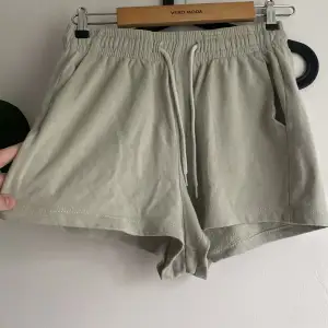 Mint gröna shorts ifrån lager157 i storlek S💚 köparen står för frakten! Använd gärna ” köp nu ”💚