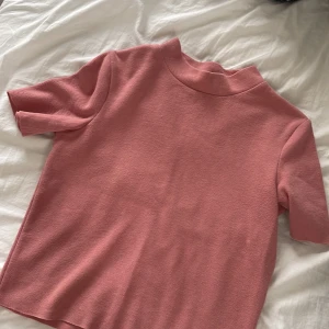 Topp från zara - En fin tröja som inte längre andvänts längre, vid frågor eller andra tankar är det bara att höra av sig! 