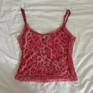 rosa topp - rosa topp med leopardmönster köpt secondhand