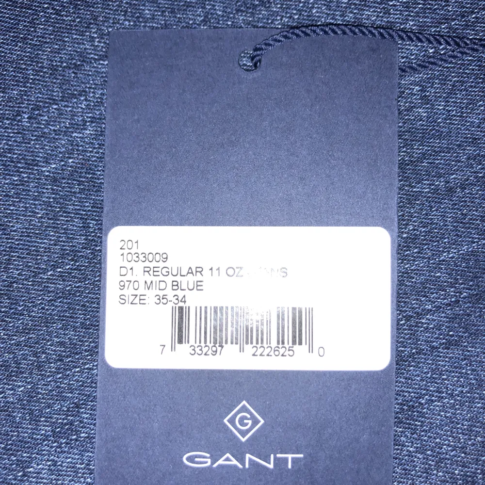 Gant jeans, herr. Helt nya, aldrig använda. Storlek W35/L34. Färg, mid blue (bäst bildfärg, se bild #2). Regular fit. Mid Rise. Straight Leg.. Jeans & Byxor.