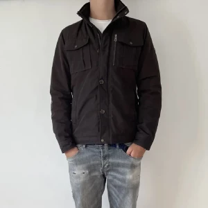 J.Lindeberg jacka  - Tjena säljer min feta jacka från J.Lindeberg, jackan är i skick 9/10 vid fler frågor eller bilder är det bara att skriva