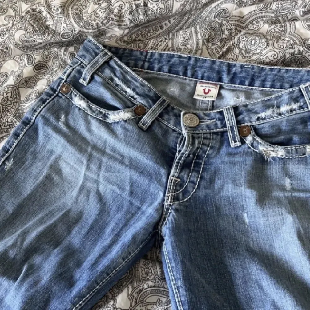 True religion jeans som jag köpte hör på Plick men säljer eftersom de ej passade mig💕 De är i jättebraskick och har själv aldrig använt dem !lånade bilder!. Jeans & Byxor.