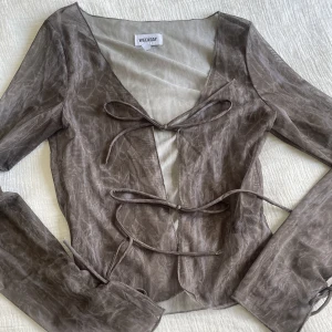 Weekday topp - Helt ny topp från Weekday 