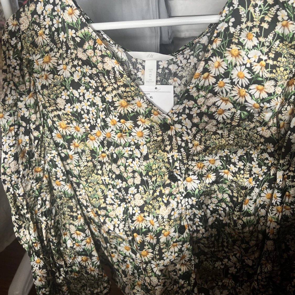 Fin blommig blus. - 91