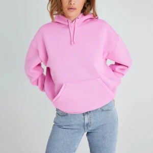 Hoddie  - Säljer nu denna rosa Hoddien också från Bikbok, sparsamt använd, säljer då jag inte använder den längre💞400kr är nypris! Och priset kan diskuteras. INTE MIN BILD