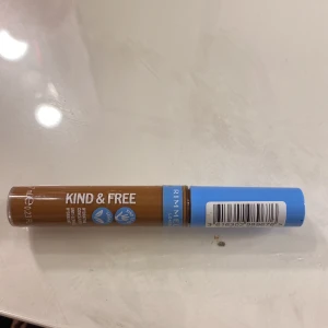 Concealer - Säljer denna från Rimmel London i färgen 060 deep. Jag använde den som contour💕Använt några gånger