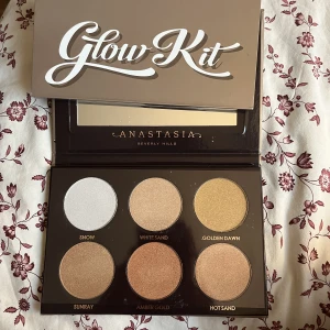 Highligther  - Anastasia Beverly Hills Ultimate Glow. Helt ny. Ej äkta 