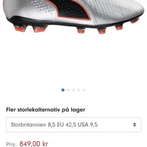 Fotbollsskor  - Köpte dessa av stress inför en match då mina andra fotbollsskor var kvarglömda i skolan, använda 1-2 gånger, 10/10 skick, storlek 45