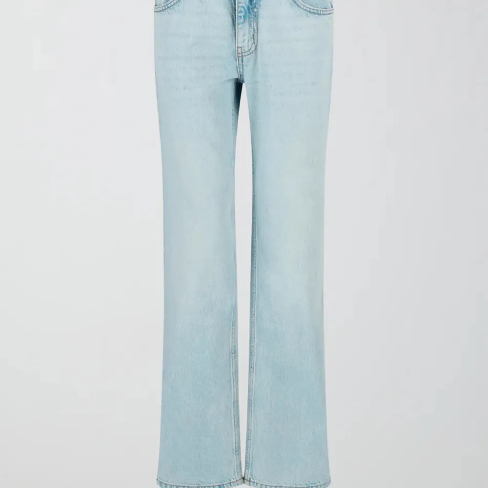 Jeans från GinaTricot i storlek 32. Fint skick, sälger då de inte kommer till användning längre. Pris kan diskuteras!. Jeans & Byxor.