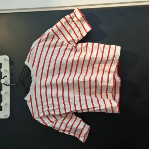 Tröja - Säljer denna för har två. Köpt för 15 säljer för 75 ink frakt 