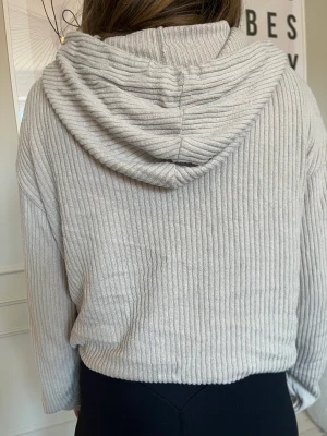 Stickad hoodie  - Mysig stickad hoodie 