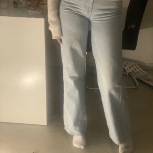 Jeans  - Jättefina jeans från lager 157. Passar bra på mig som är 175. 