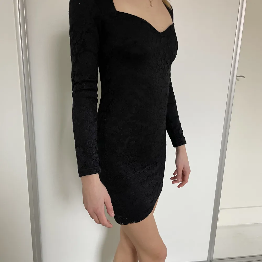 Fin svart klänning . Klänningar.