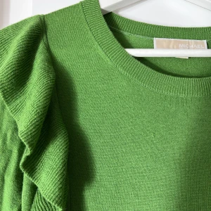 Supermjuk tröja - Tröja från Michael kors. Köpt på Nelly för länge sedan. Knappt använd. Passar s/m