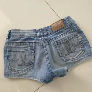 Vintage low waist shorts