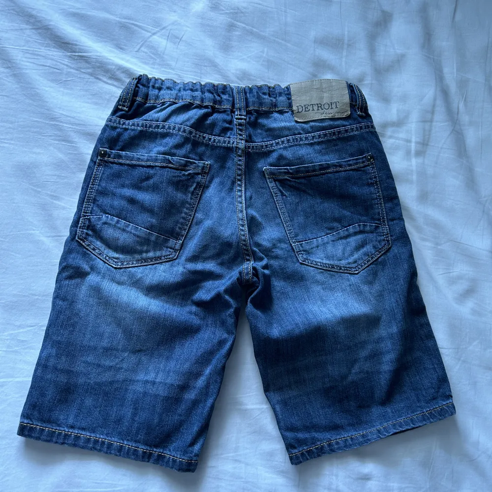 Det är ett par jeansshorts i bra skicka, skriv privat för fler bilder.. Shorts.