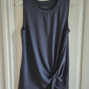 Rönisch linne - Supersnyggt träningslinne från Rönisch. Aldrig använd, nyskick! Storlek S