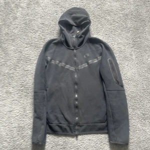 Nike tech fleece - Säljer nu min älskade nike tech fleece. 8/10 cond och andvänd varsamt. 