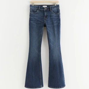 Bootcut jeans - Säljer dessa boot cut jeans från Lindex original pris 349 säljer för 199! Lite mid/low waist storlek 152